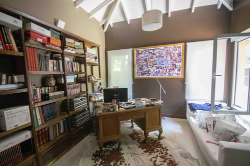 Casa De 5 Ambientes Con Dependencia De Servicio En Venta, En Martínez.