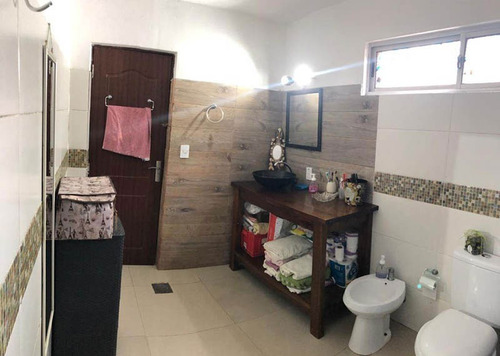 Imagen 8 de 25 de Casa De 2 Pisos + Piscina Climatizada + Apto + Monoambiente En Balneario Argentino