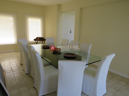 Hermosa Casa A La Venta ,amplia,comoda,cerca De Todo.- Ref: 6742