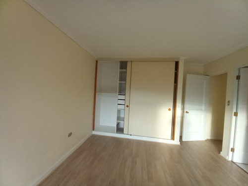 Imagen 17 de 28 de Vendo Amplísimo Departamento Remodelado
