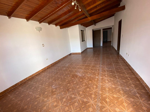 Vendo Casa En Gratamira, Cerca A La Carlos Holguin, Duplex