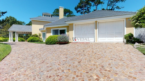 Venta En Casa Barrio Golf, Punta Del Este. - Ref: 2803
