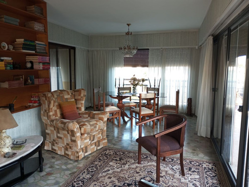 Venta Local En Rambla De Punta Gorda. 330 Mts. Edificados Con 57 Mts. De Frente, Un Verdadero Faro !!