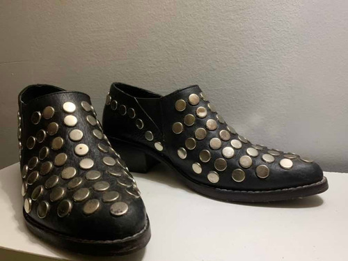 Botitas Negras Con Tachas, Marca Febo, Talle 37.