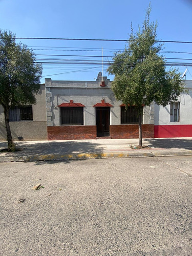 En Venta Casa. Un Piso, 4d, 2b, Comuna De Santiago