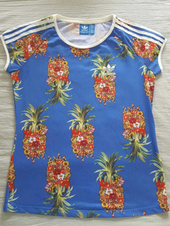 remera adidas con flores