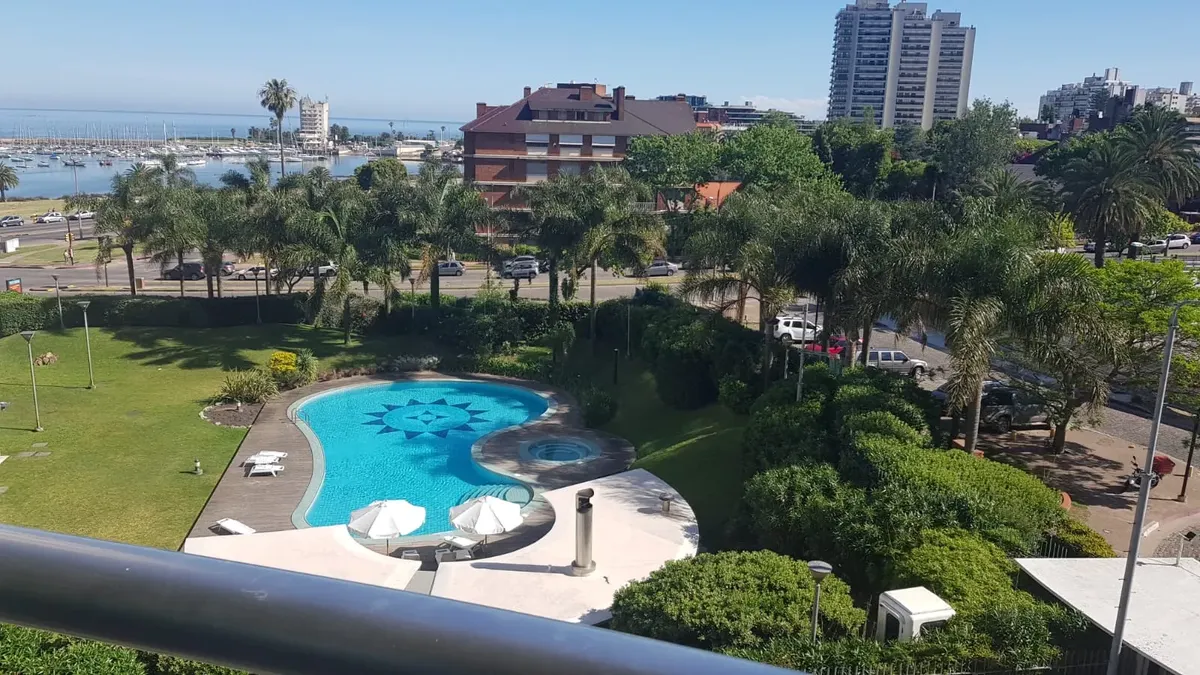 Alquiler Apartamento En Torres Náuticas, 3 Dormitorios · Foto 3