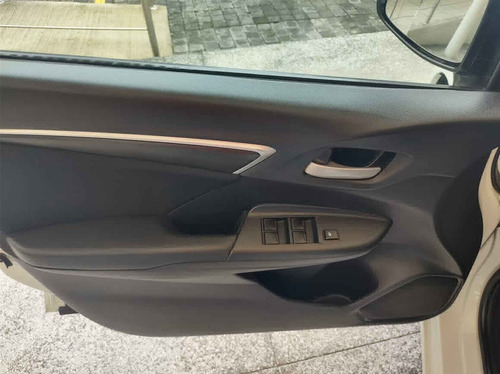 Imagen 10 de 14 de Honda Fit 2016 Fit Cool Mt 2016