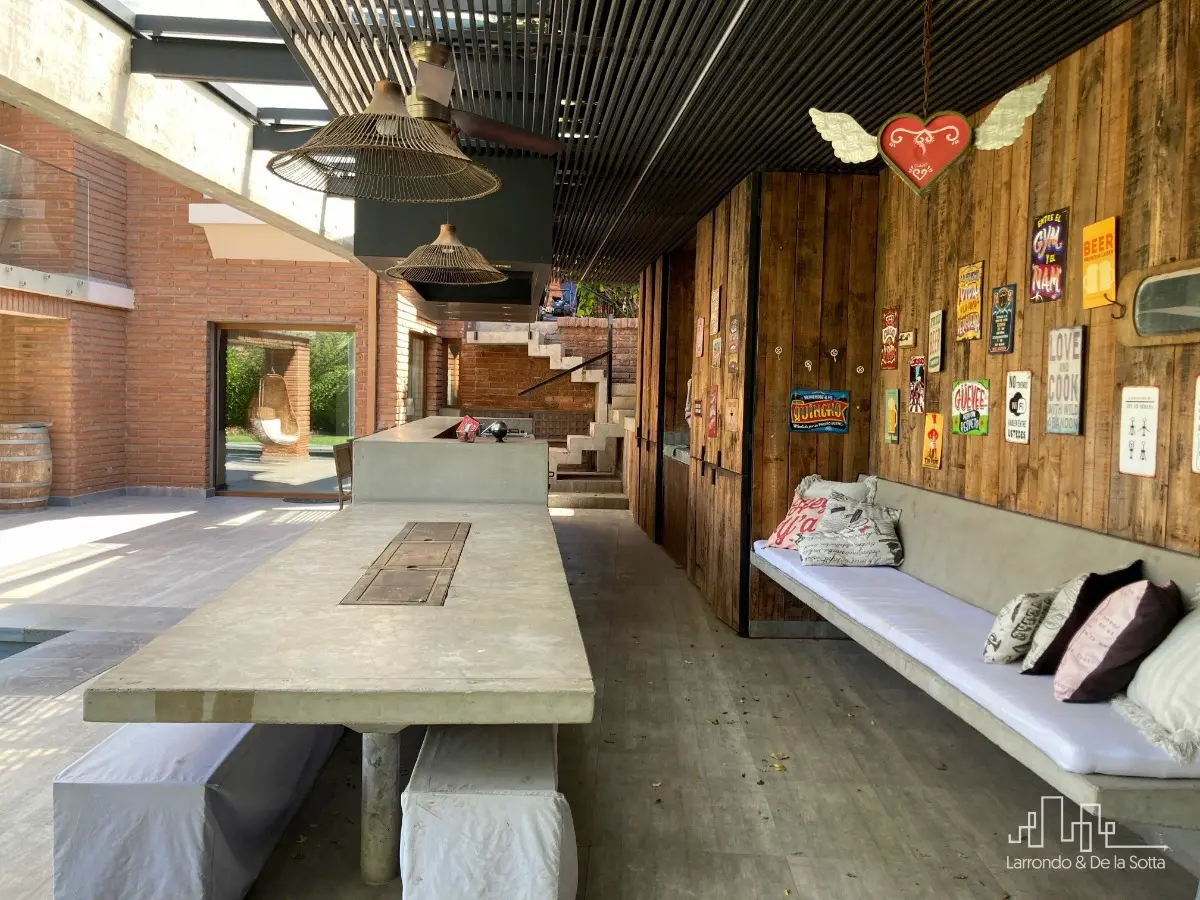 Imagen 4 de 30 de Espectacular! 4d+5b+estar+servicios+4estac - San Carlos