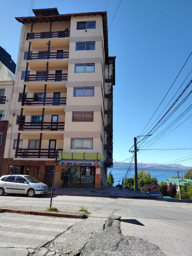 Lindo Y Amplio Duplex De Dos Dormitorios, Ubicado En Pleno Centro De Bariloche