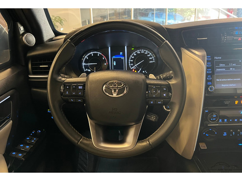 Toyota Hilux SW4 2.8 D-4D TURBO DIESEL DIAMOND 7L 4X4 AUTOMÁTICO