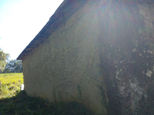 Casa Com 3 Cômodos 3x3 ,e 1 Banheiro Com Possibilidade De Au