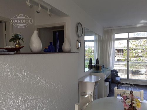 Imagen 5 de 23 de Apartamento 2 Dormitorios En Playa Mansa Primera Linea. Punta Del Este.
