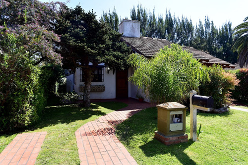 Casa En Venta En Country Banco Provincia.