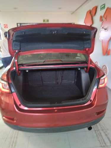 Imagen 8 de 13 de Toyota Yaris 1.5 R Le At 2016