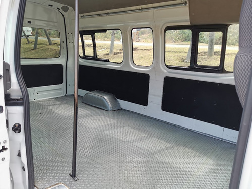 Imagen 11 de 13 de Nissan Urvan 2019 Ventanas Amplia