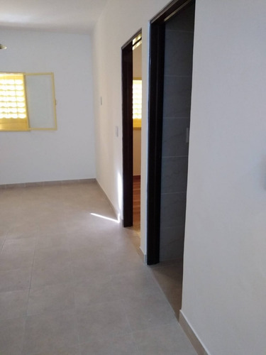 Depto 2 Amb 2ºpiso Por Escalera - Caseros, A 2 Cuadras Av Alvear