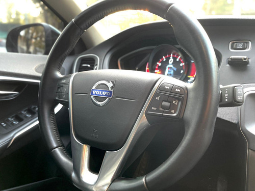 Imagem 14 de 14 de Volvo V40 T4 Dynamic Gasolina Automático