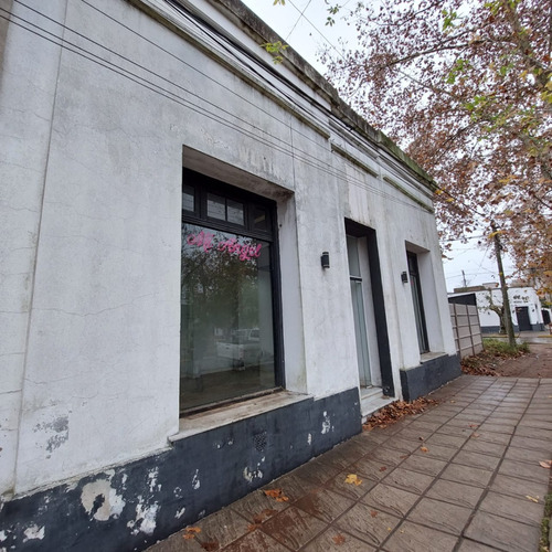 Lote Esquina Centrico Sobre Avenida + Mejoras