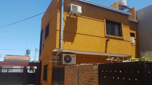 Dúplex En Venta - 2 Dormitorios 2 Baños - Cochera - 122 Mts2 - Villa Elvira