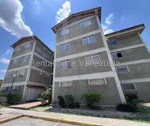 Comprar Dennymar, Vende Hermoso Apartamento En El Centro De Cabudare Posee 67m2, Cocina De Mamposteria Ubicacion Con Facil Acceso A La Av Ribereña Con Seguridad Las 24 Horas B5a19341                          