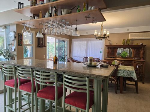 Venta St Thomas Norte 3 Plantas, Quincho, Piscina Climatizada, 390 Mts.