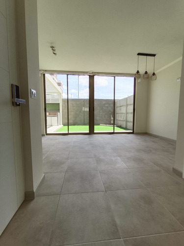 Edificio Av. Circunvalación (1 Est.) Vista Oriente Piso 1
