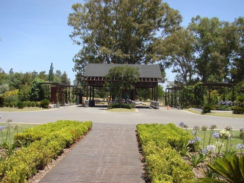 Lencke Vende - Albanueva-excelente Lote Al Rio Con Amarra, Frente A La Bahia Del Club House.