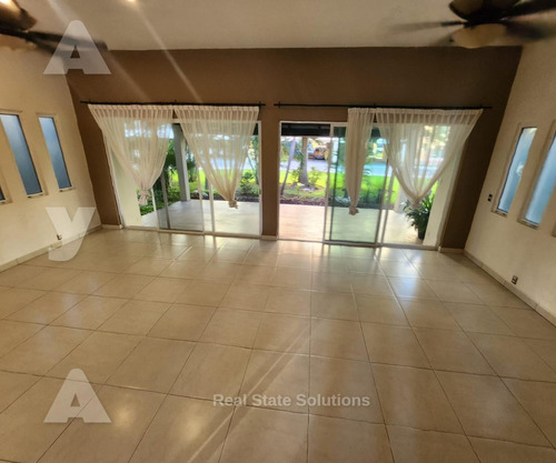 Casa En Venta, 4 Recámaras, 2 Niveles, La Vista, El Table, C