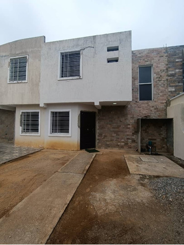 Townhouse En Venta En Urbanizacion Villas Del Carmen