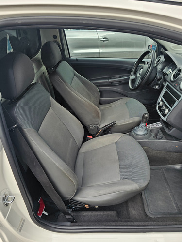 Volkswagen Saveiro 1.6 Cab. Simples Total Flex 2p