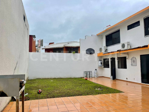 Casa En Venta En Fracc. Valle Marino, Av. Universidad, Villahermosa Tabasco