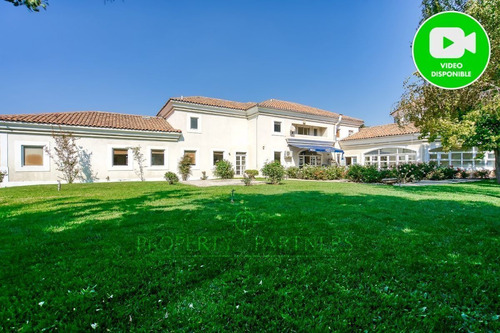 Arriendo, Centro De Salud Con Excelentes Instalaci...