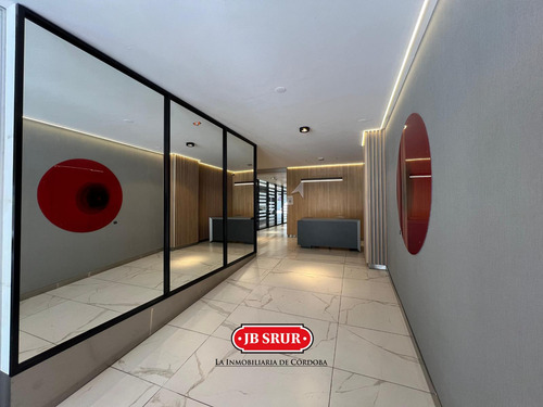 Local En Venta En Nueva Córdoba Con Patio Interno, Baño, Bacha Y Muebles De Cocina Para Guardado