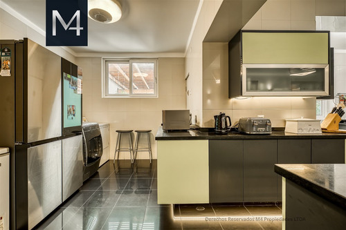 Casa En Venta De 4 Dorm. En Ñuñoa
