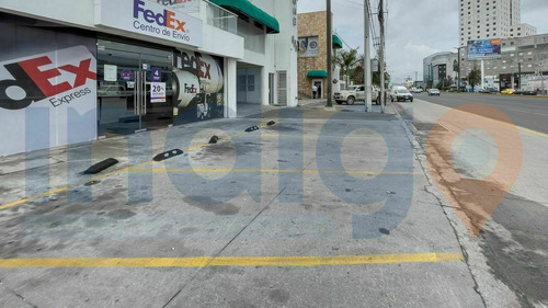 Local En Renta En Planta Baja En Plaza Comercial Sobre Paseo