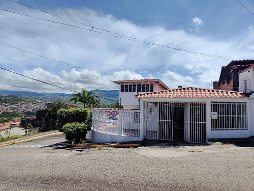 En Venta Hermosa Casa A Pie De Calle