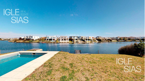 Casa Al Lago En Venta Con 4 Dormitorios En Los Lagos, Nordelta.