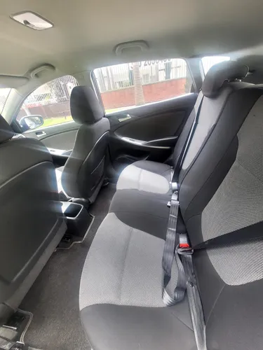 Hyundai Accent 1.6 Gl At 2012