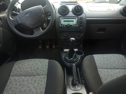 Imagen 7 de 8 de Ford Fiesta Max Ambiente Plus 1.6