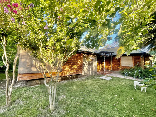 Espléndida Parcela Con Linda Casa Familiar En Venta