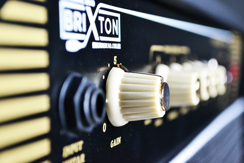 Amplificador Brixton Classic Guitar 250 120w Rms Cor Preto 110w 220w