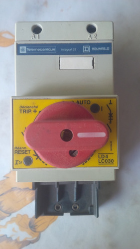 Contactor Disyuntor