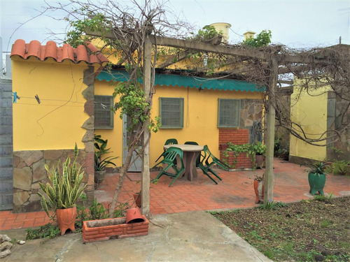 Casa De 2 Dormitorios En Capitán Bermudez