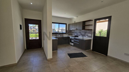 Venta Casa 4 Ambientes En Pilar