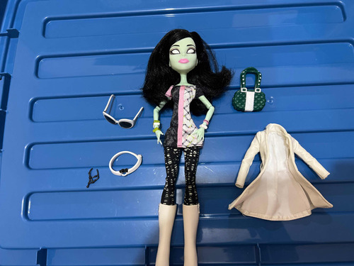 Monster High Scarah Screams