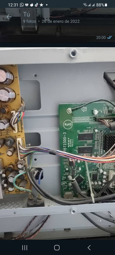 Imagen 7 de 10 de Televisión Aoc De 42 Pulgadas Con La Pantalla Dañada