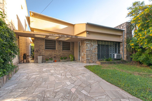 Venta Casa Dos Dormitorios Con Jardin En Fisherton