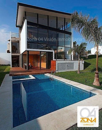 Exclusiva Residencia En Venta Con Diseño Único En Lomas De C