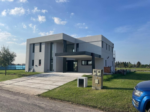 Casa En Venta De 4 Dormitorios A Estrenar En San Lucas